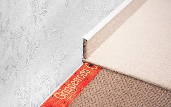 Плинтус для ковролина Korner Listwa 100 Белый 2,5м (50мм) в Дзержинске