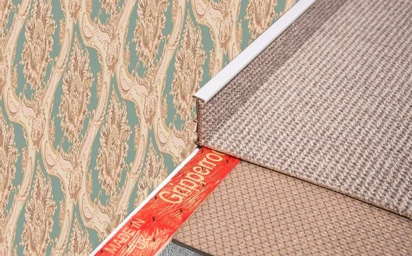 Плинтус для ковролина Korner Listwa 106 Светло-серый 2,5м (50мм) в Дзержинске