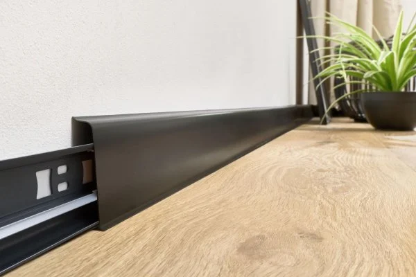 Плинтус пластиковый Arbiton INDO70 220 Чёрный матовый 2.5 м в Дзержинске