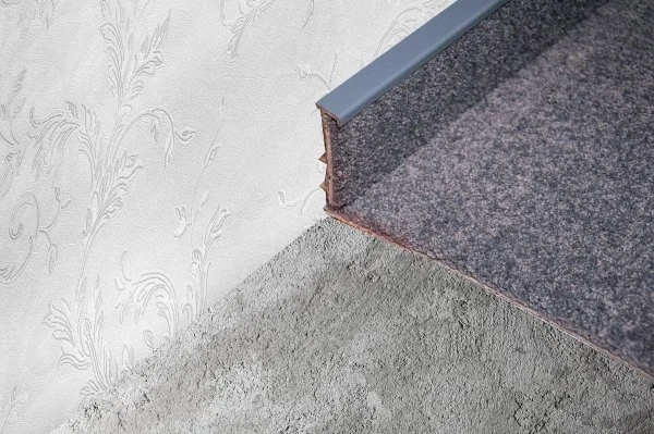 Плинтус для ковролина Korner Listwa 108 Графит 2,5м (50мм) в Дзержинске